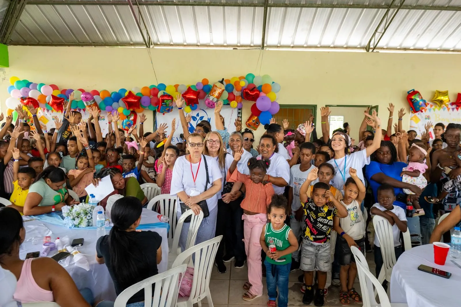 Children and volunteers cheering at the 2026 drive in La Vega
